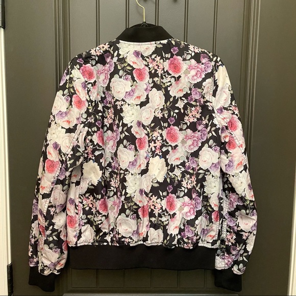 🎉HP🎉 Forever 21 floral bomber jacket - Picture 9 of 12